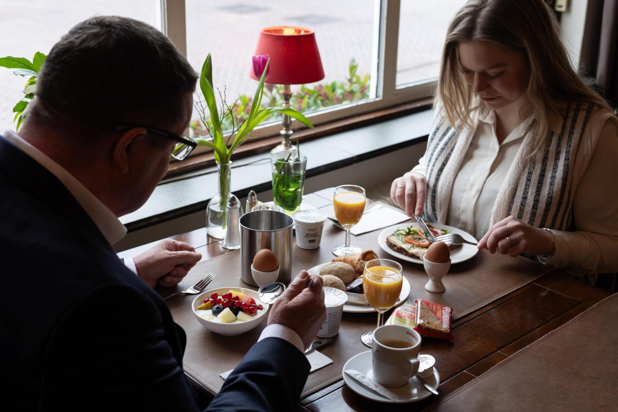 Landhotel De Hoofdige Boer Алмен Екстериор снимка