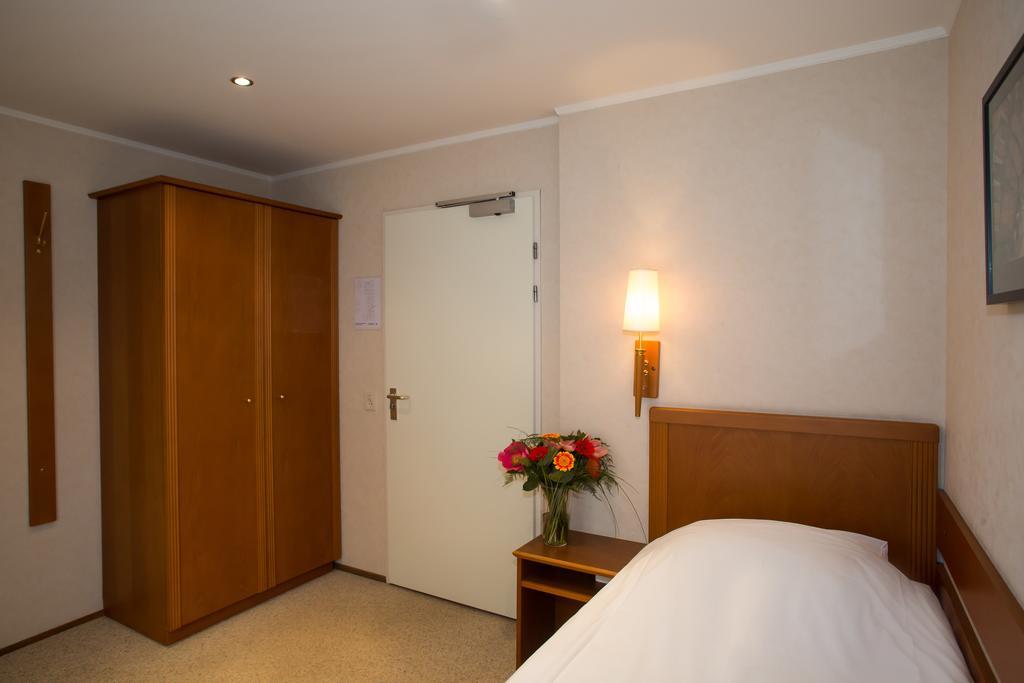 Landhotel De Hoofdige Boer Алмен Екстериор снимка