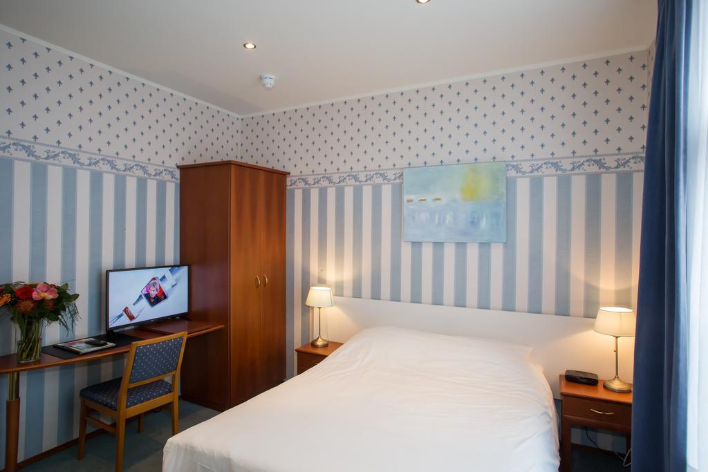Landhotel De Hoofdige Boer Алмен Екстериор снимка