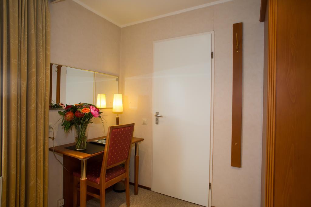 Landhotel De Hoofdige Boer Алмен Екстериор снимка